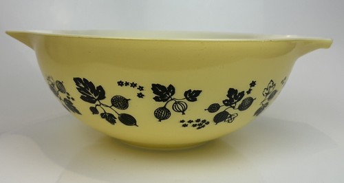 Vintage pyrex yellow - pyrex,