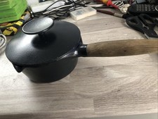 aga saucepan 907101 pre owned cast iron black - wooden handle - 17cm