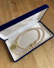 Vintage Pompadour Simulated