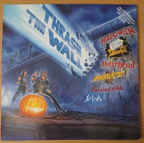 Various thrash the wall - thrash,