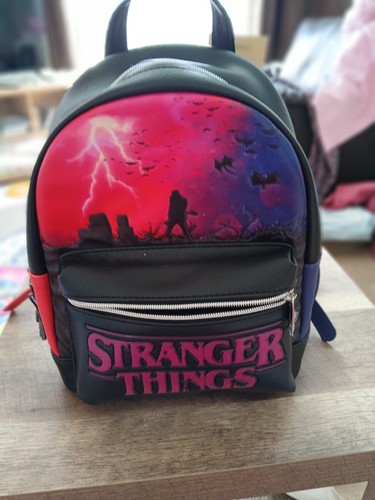 Stranger things official - things,