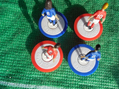 Spare players red - 4, blue