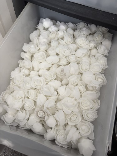 Artificial white foam - , roses