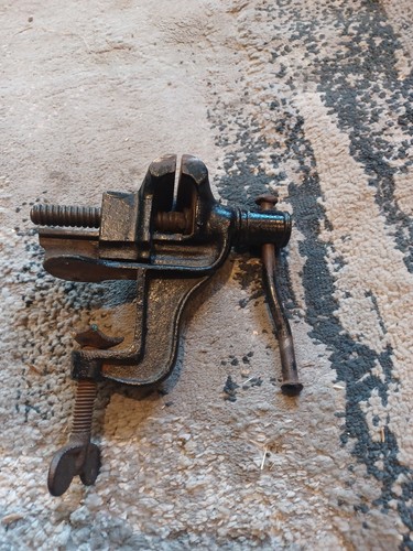 Small vintage vice - small,