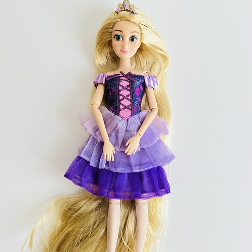 Disney store classic doll - store,