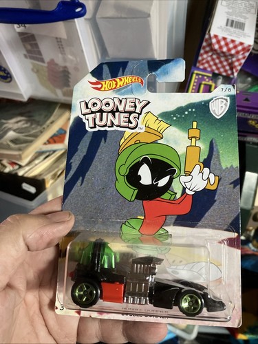 Hot wheels looney tunes - hot,