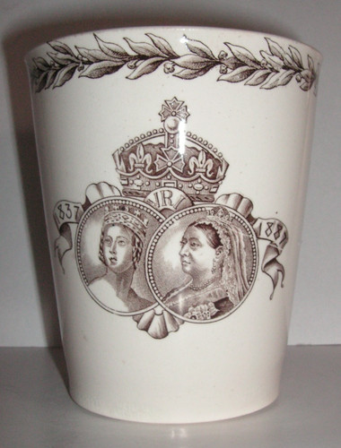 Queen victoria golden - queen,