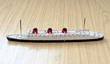 ZE257A:  DINKY TOYS  QUEEN