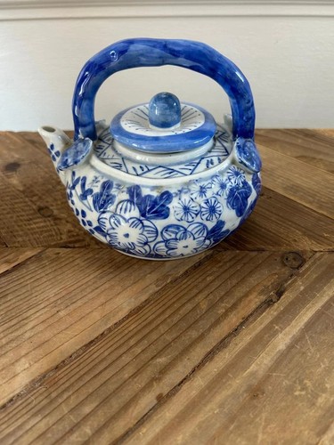 Vintage blue white - &,