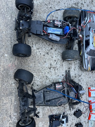 1990 traxxas rustlers - 2x,