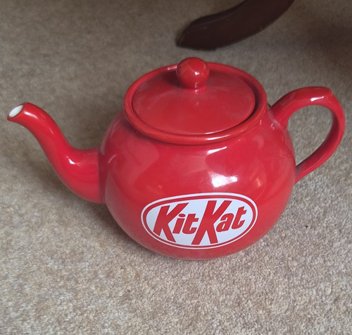 Kitkat red white glossy - kitkat,