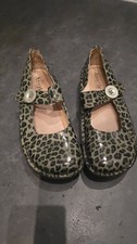 Alegria animal print  Mary  Jane Shoes Size 8  Comfort Leather Nurse