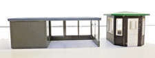 TT gauge job lot 2 items modern style bus stop shelter & security cabin   TT120