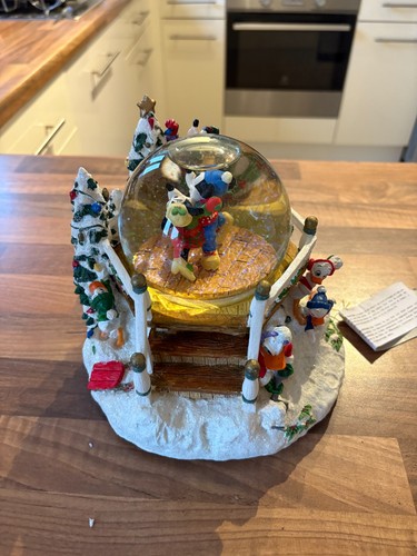 Disney snow globe rare mickey - snow,