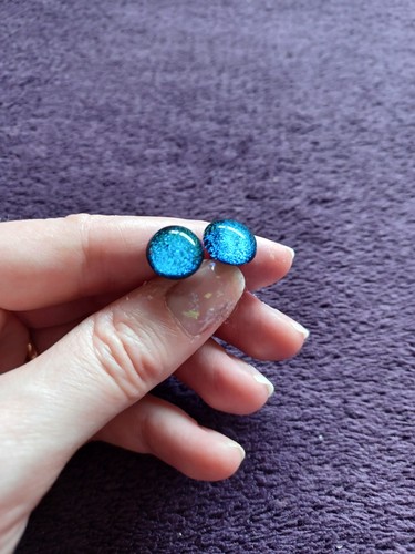 Dazzling teal green blue