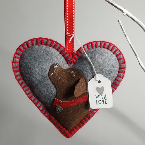 Chocolate labrador felt heart - chocolate,