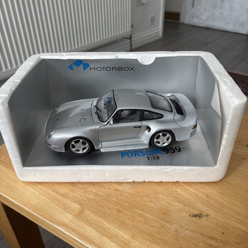 Revell motorbox porsche - 1/18,
