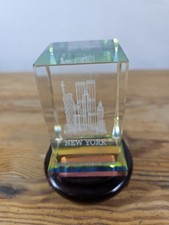 VINTAGE LASER ETCHED CRYSTAL BLOCK NEW YORK SKYLINE TWIN TOWERS STATUE OF LIBERT