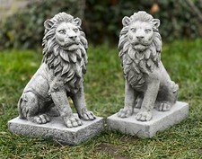 Concrete massive pair of Lions