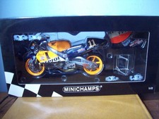 1/2 MINICHAMPS HELMET 327 030086 MOTOGP VALENCIA 2003 VALENTINI ROSSI