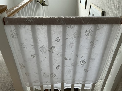 Six white voiles - six,
