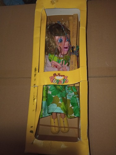 Pelham puppets open - -,