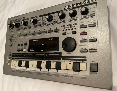 Roland 303 groovebox - groovebox,