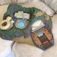 Tracy Island Thunderbirds Electronic Play Set  please read description [DE]