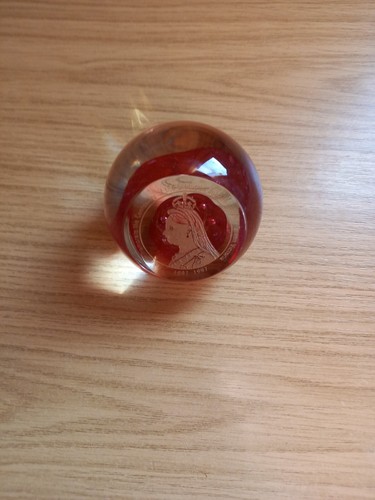 Vintage caithness glass queen - vintage,