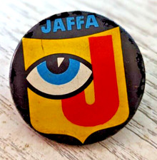 Vtg McVities JAFFA CAKES 1970's eYe  Chocolate Orange Stockport Badge Pin (P153)