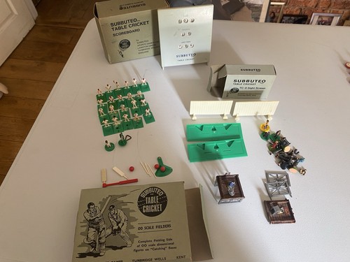 Subbuteo table cricket - table, job