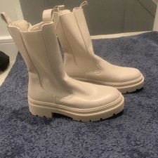 Women’s Size 6 Cream Boots