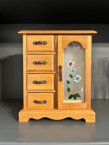 Vintage wooden jewellery box - wooden,