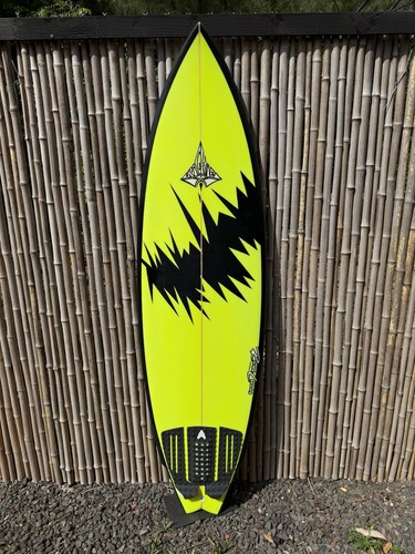 Twin fin shaped by - twin,