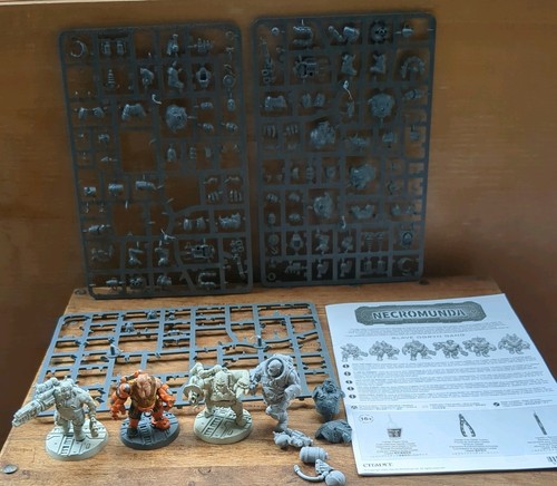 Warhammer necromunda slave - warhammer,