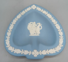 WEDGWOOD JASPERWARE Blue/White Heart Shaped Ashtray w/ cigarette Rest Dish 4.5"