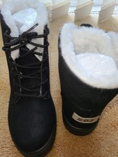 Black boots with faux fur lining size 4
