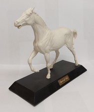 BESWICK HORSE "SPIRIT OF FIRE" WHITE MATT ON A BLACK PLINTH MODEL 2829.