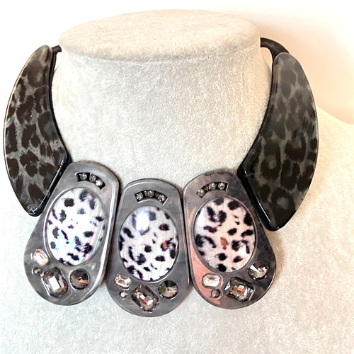 Animal print collar necklace