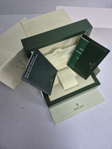 Rolex medium size watch - medium,