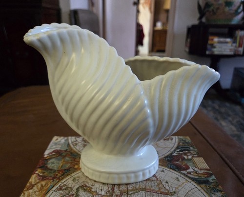 Sylvac shell vase mid - vase, mid-century