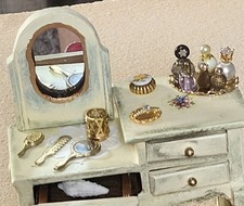 Miniature dolls house antique - dolls,