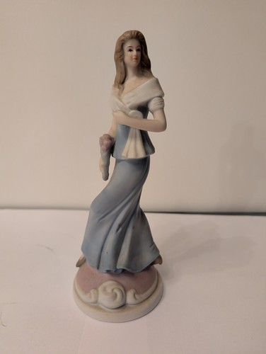 Antique women the blue - in,