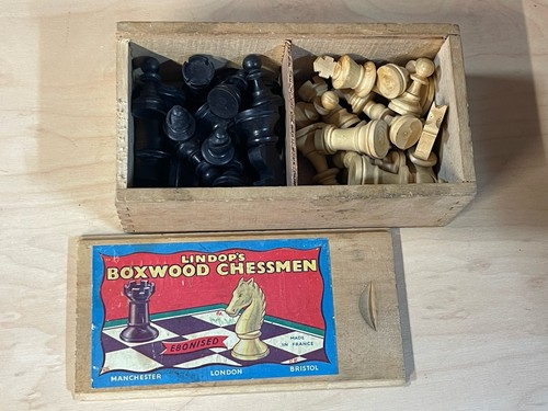 Lindops boxwood chessmen - boxwood,