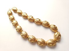 Chunky Vintage Gold Tone Snap Clasp Retro Style Collar Necklace Scalloped Shape 