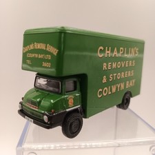 EFE AEC Ford Thames Trader Luton Van 1:76 OO Gauge 