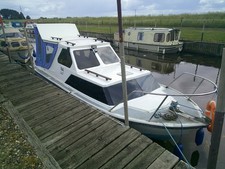 MAYLAND CABIN CRUISER BOAT