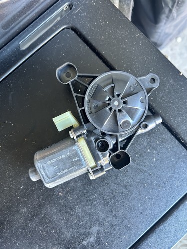 Audi front window regulator - front,
