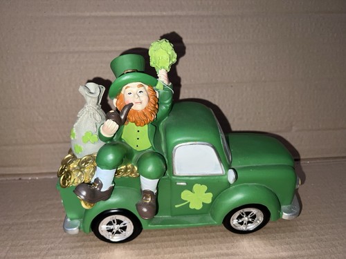 Irish leprechaun sitting - leprechaun,