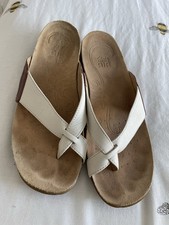 Ladies Clark’s Air Cushion Leather Flip Flop Size 6